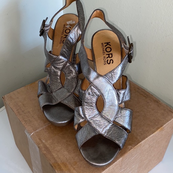 Michael Kors Metallic silver platform pumps open toe Womens straps - Picture 6 of 10